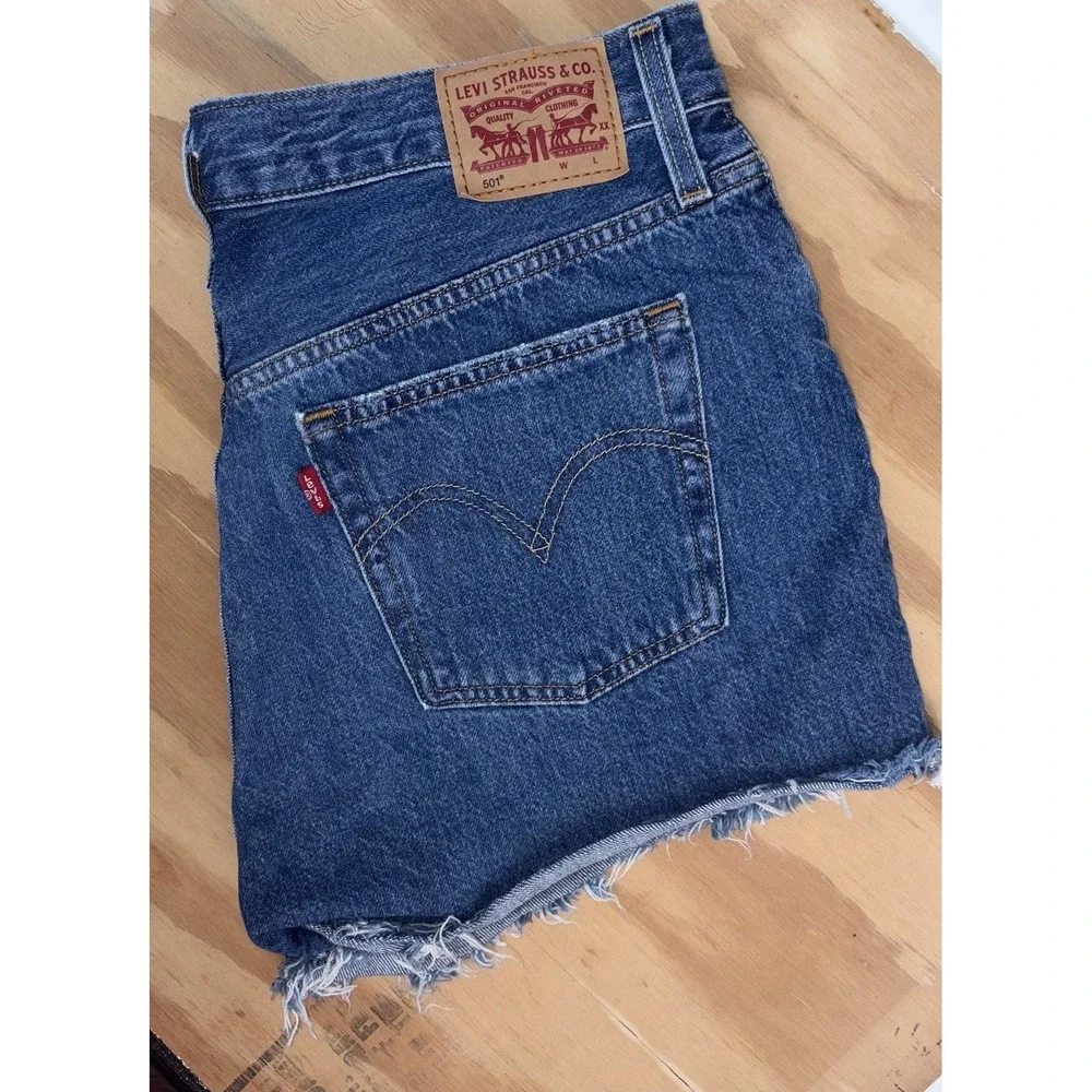 Levi's 501 Cut Off Shorts‎ Blue Distressed Classic Medium Wash Button Fly 32